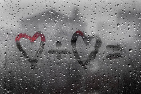 Δύο Καρδιές Συν Τραγουδούν Και Ισότητα Σημάδι Παράθυρο Στο Βροχερό — Φωτογραφία Αρχείου