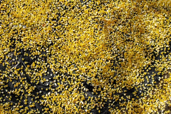 Textur Aus Gelben Maiskörnern Auf Schwarzem Hintergrund Tortenboden — Stockfoto