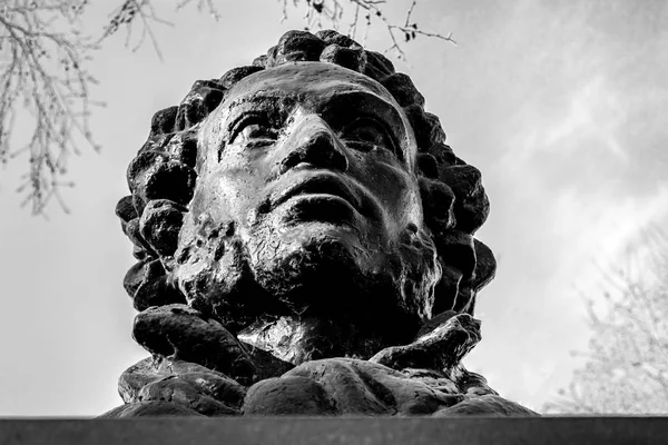 UFA, RUSSIA - 11 APRIL 2019: close-up bust of the Alexandr Sergeevich Pushkin against the sky, greatest russian poet — Stock Photo, Image