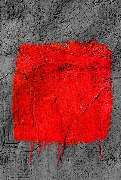 Carré rouge avec peeling peinture sur fond mural plâtré gris. Texture grunge. espace de copie — Photo