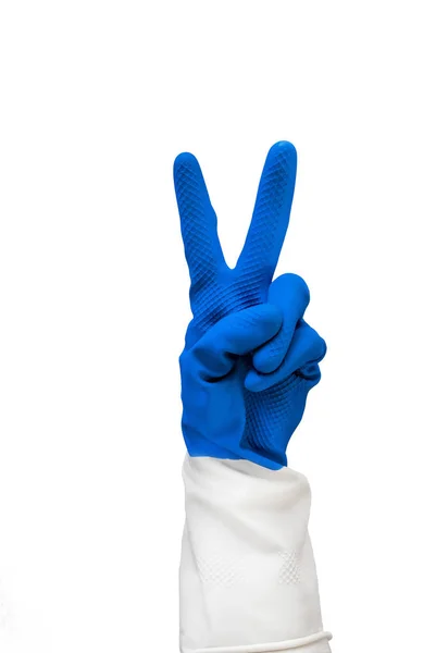 Χέρια σε μπλε λαστιχένια γάντια κάνοντας δύο δάχτυλα, σε λευκό φόντο. Όλα είναι ωραία πινακίδα. Υγιεινός τρόπος ζωής — Φωτογραφία Αρχείου