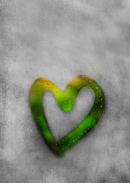 Corazón verde pintado en vidrio sudoroso, hay muchas gotas en él, corazón de la inscripción y el amor en el vidrio húmedo niebla otoño — Foto de Stock