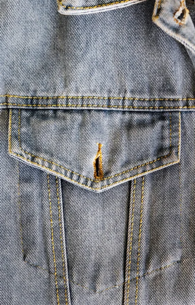 Denim nyitott zseb és farmer gallér közelkép, kék farmer ruházat férfiaknak — Stock Fotó