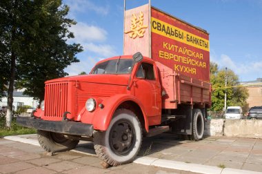 TULA, RUSSIA - 9 Eylül 2012: Eski Sovyet kamyonu GAZ-51 'in reklamında 