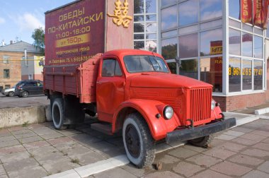 TULA, RUSSIA - 9 Eylül 2012: Eski Sovyet kamyonu GAZ-51 'in reklamında 