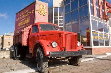 TULA, RUSSIA - 9 Eylül 2012: Eski Sovyet kamyonu GAZ-51 'in reklamında 