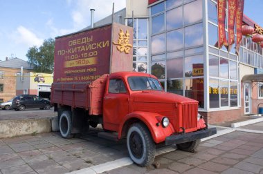 TULA, RUSSIA - 9 Eylül 2012: Eski Sovyet kamyonu GAZ-51 'in reklamında 