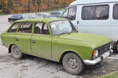 Tula, RUSSIA - 15 Ekim 2009: Sovyet eski arabası IZH-21251 