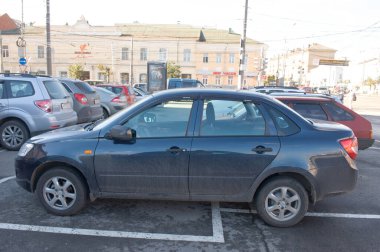 Tula, RUSSIA - 9 Eylül 2012: Modern Rus arabası 