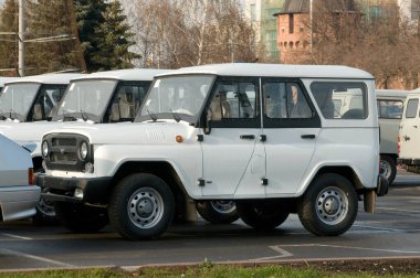 Tula, RUSSIA - 10 Kasım 2010: Bir dizi yeni Rus arabası UAZ-315195 