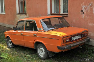 Tula, RUSSIA - 17 Temmuz 2009: Eski Sovyet arabası VAZ-2103 Lada