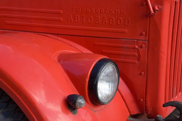 Tula ロシア 2012年9月9日 フードの碑文と旧ソ連の赤いトラックGaz ゴーキー自動車工場 ファロの眺め — ストック写真