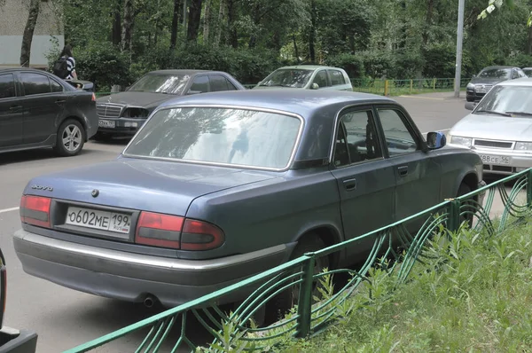 Moscou Russie Juin 2011 Vieille Voiture Bleue Russe Gaz 31105 — Photo