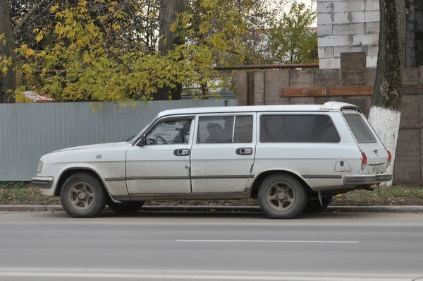 Moskau Russland Oktober 2009 Russischer Weißer Waggon Gaz 310221 Wolga — Stockfoto