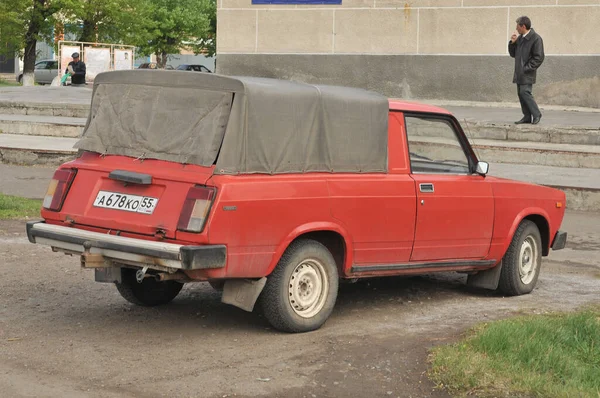 Óblast Omsk Rusia Mayo 2010 Antigua Camioneta Rusa Vaz 2104 — Foto de Stock