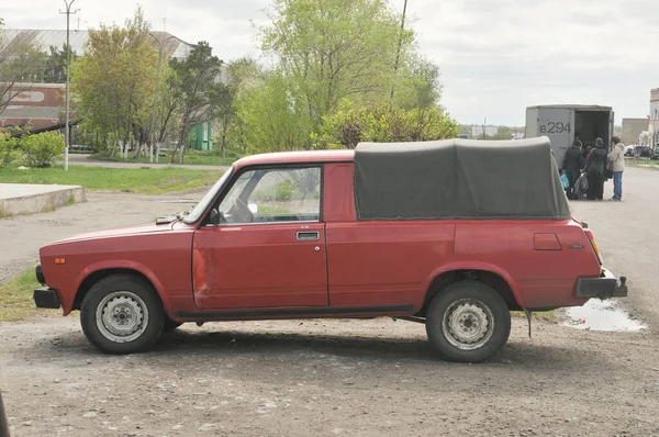 Óblast Omsk Rusia Mayo 2010 Antigua Camioneta Rusa Vaz 2104 — Foto de Stock