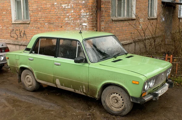 Tula Rusia Noviembre 2010 Antiguo Coche Verde Soviético Vaz 2103 — Foto de Stock