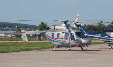 Zhukovsky, RUSSIA - 28 Ağustos 2019: MAKS-2019 Uluslararası Havacılık ve Uzay Salonu 'nda kuyruk numarası RA-20001 olan Rus Ansat helikopteri
