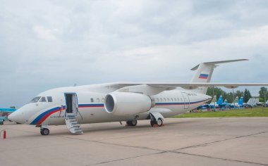 KUBINKA, MOSCOW OBLAST, RUSSIA - 19 Haziran 2015: Rus yolcu uçağı. Antonov An-148-100E numarası RA-61723.