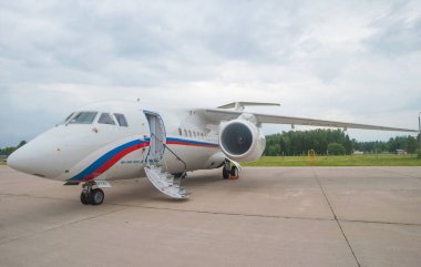 KUBINKA, MOSCOW OBLAST, RUSSIA - 19 Haziran 2015: Rus yolcu uçağı. Antonov An-148-100E numarası RA-61723.