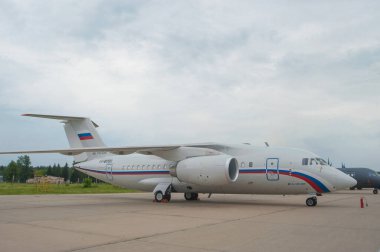 KUBINKA, MOSCOW OBLAST, RUSSIA - 19 Haziran 2015: Rus yolcu uçağı. Antonov An-148-100E numarası RA-61723.