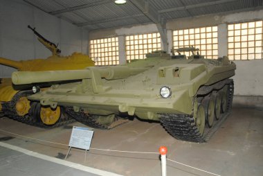 MOSCOW REGION, RUSSIA - 9 Eylül 2007: Zırhlı Araçlar Müzesi 'ndeki çılgın İsveç tankı Strv-103 (S tipi), Kubinka