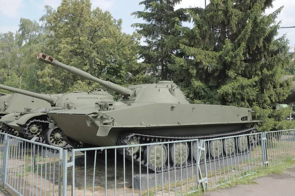 2012年7月13日 莫斯科中央武装部队博物馆的苏联轻型两栖坦克Pt — 图库照片