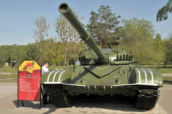 车里雅宾斯克 俄罗斯 2010年5月15日 苏联在车里雅宾斯克胜利公园的T 72主战坦克 — 图库照片