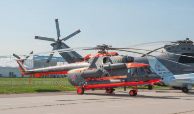 Zhukovsky, RUSSIA - 29 Ağustos 2019: Rus askeri Arktik helikopteri Mil Mi-8AMTSh-VA Rus Hip VKS kuyruk numarası RF-04508