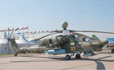 Zhukovsky, RUSSIA - 29 Ağustos 2019: Sovyet ve Rus Mil Mi-28UB Gece Avcısı Havoc-B savaş eğitim helikopteri numarası RF-13659 olan MAKS-2019 Uluslararası Havacılık Salonu, doğru görüş