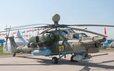 Zhukovsky, RUSSIA - 29 Ağustos 2019: Sovyet ve Rus Mil Mi-28UB Gece Avcısı Havoc-B savaş eğitim helikopteri numarası RF-13659 olan MAKS-2019 Uluslararası Havacılık Salonu,