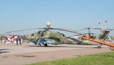 Zhukovsky, RUSSIA - 29 Ağustos 2019: Sovyet ve Rus Mil Mi-28UB Gece Avcısı Havoc-B savaş eğitim helikopteri numarası RF-13659 olan MAKS-2019 Uluslararası Havacılık Salonu, sol görüş
