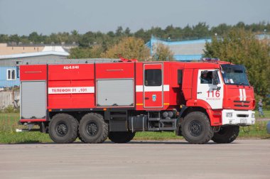 Zhukovsky, RUSSIA - 29 Ağustos 2019: Rus itfaiye tankeri AC 6-0-40 (43118) uluslararası havacılık ve uzay salonu MAKS-2019, uzaktan görüş