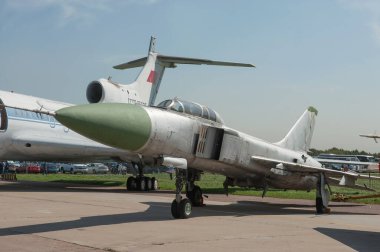 Zhukovsky, RUSSIA - 29 Ağustos 2019: Sovyet iki kişilik süpersonik avcı uçağı eğitim uçağı Sukhoi Su-15UT Flagon MAKS-2019 hava gösterisinde, sol görüş
