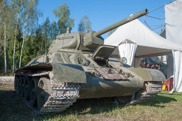 Tjernogolovka Moskvaregionen Ryssland Augusti 2018 Sovjetisk Gammal Medelstor Stridsvagn Från — Stockfoto