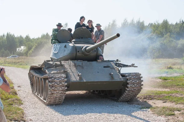 Chernogolovka Moscow Region Russia August 2018 Soviet Old Tank Visitors — Stock Photo, Image