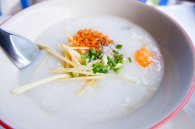 Yumurta ile Pirinç lapası, Zencefil, kase soğan