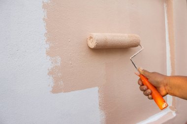 El ile rulo boyama duvarı