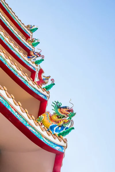 Chinese Style Dragon Statue China Temple Roof Blue Sky — Stock Photo, Image