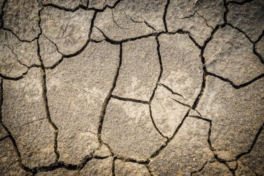 Çatlak toprağın üst görünümü