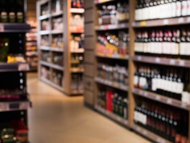 Süpermarket mağaza bokeh ile arka plan bulanık. Düşük ışıklı defokus görüntüsü