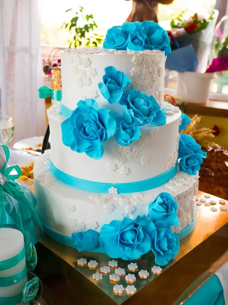 White blue wedding cake beautiful — Stock Photo, Image