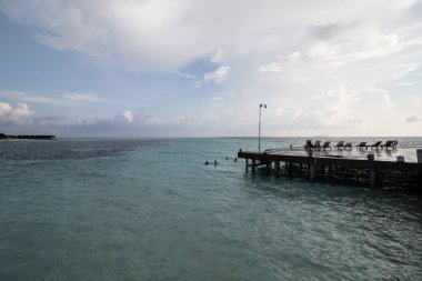 A landscape of one Maldives island - which is considered to be the most lavish, popular vacay destination in Asia because of its varity of foods, laxurious water and beach villa, and tranquil staycation