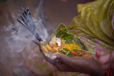 Varanasi'de Tanrılar, Hinduizm'e İnanç
