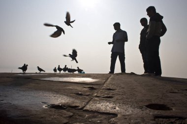 Varanasi Ghat, Hindistan'da dini seyahat hedef insanlar