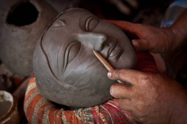 Kumortuli, Kolkata'da idol yapımı