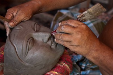 Kumortuli, Kolkata'da idol yapımı