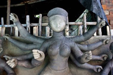 Kumortuli, Kolkata'da idol yapımı