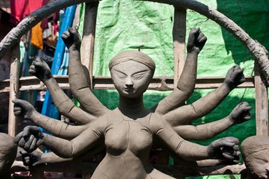 Kumortuli, Kolkata'da idol yapımı