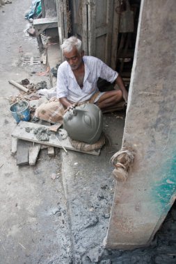 Kumortuli, Kolkata'da idol yapımı